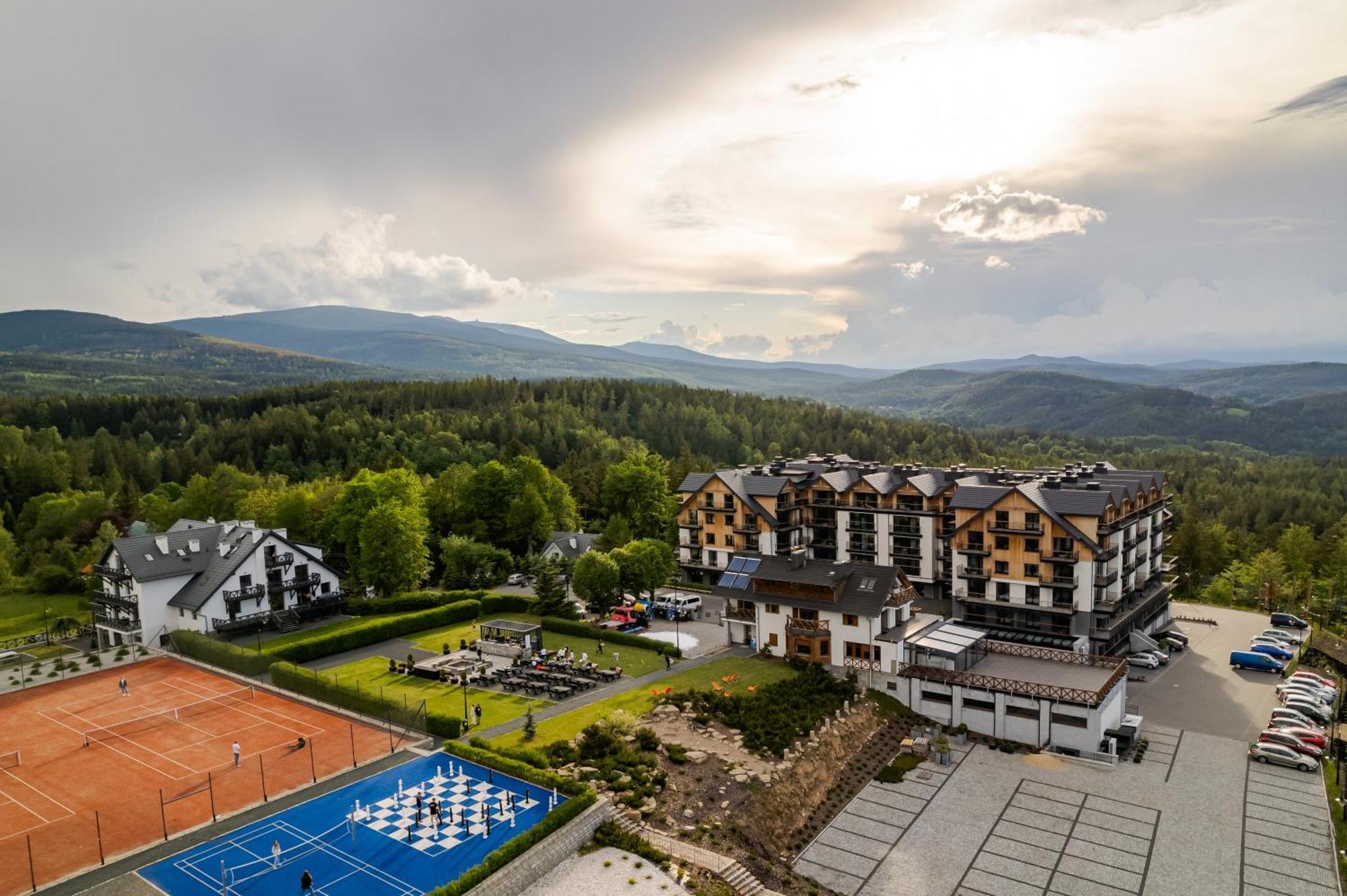 Kazalnica Family&Conference Resort Kolo Karpacza Sosnówka Esterno foto